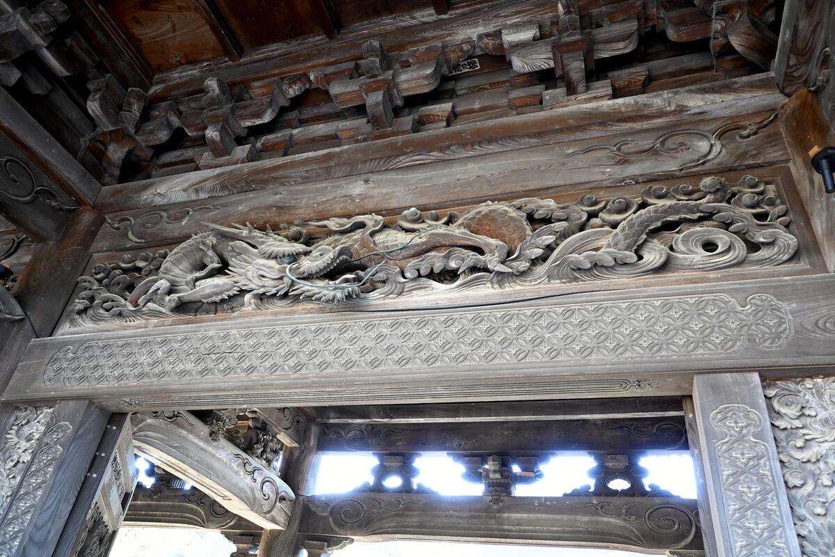 富山】とやまの手① 井波彫刻 伝統の龍ギターに宿す、完成に4か月