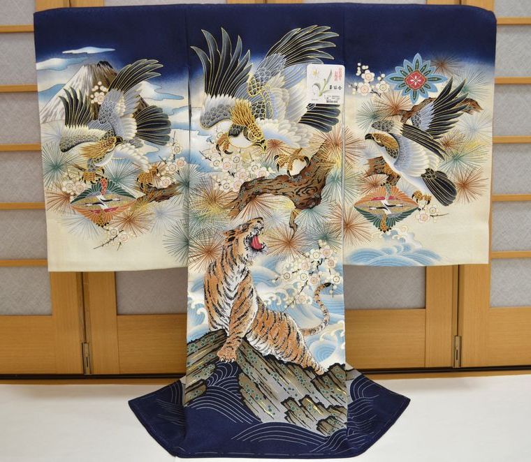 お宮参り 赤ちゃん着物 男の子 産着 初着 鷹 刺繍 金吹雪 om-m-861