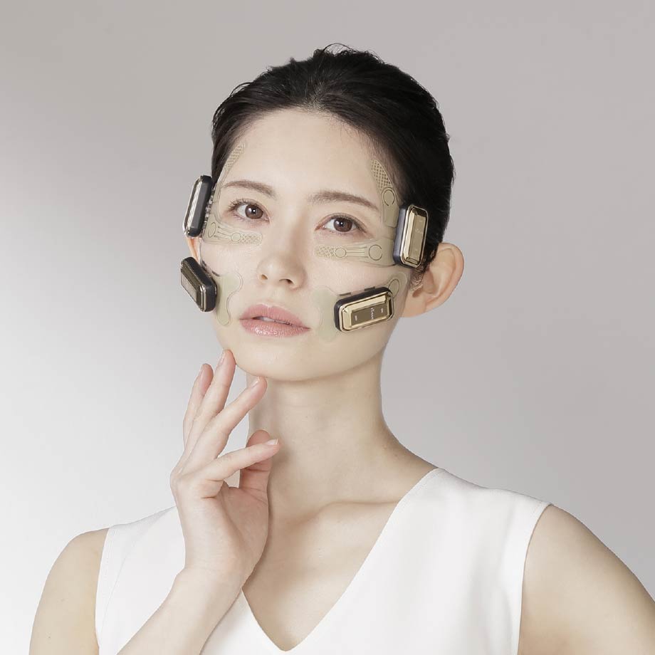 リフトアップをデザインする貼るEMS美顔器『デザインリフト モア