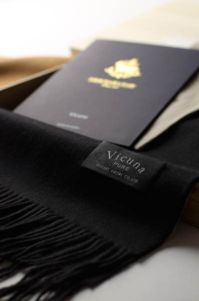 Vicugna Muffler - YarnYarn