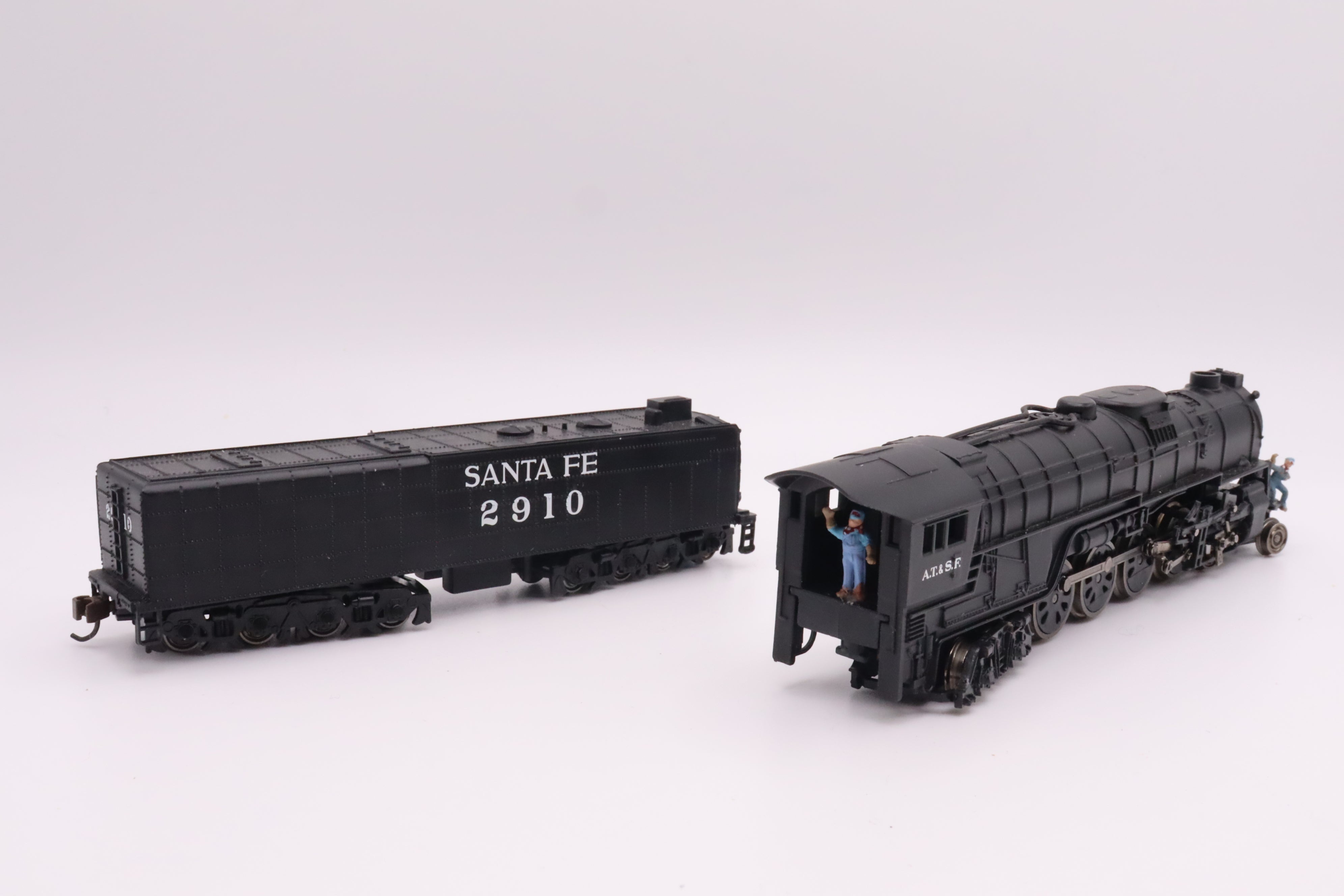 BCH-58153 - Northern 4-8-4 Steam Locomotive & 52' Tender - Santa