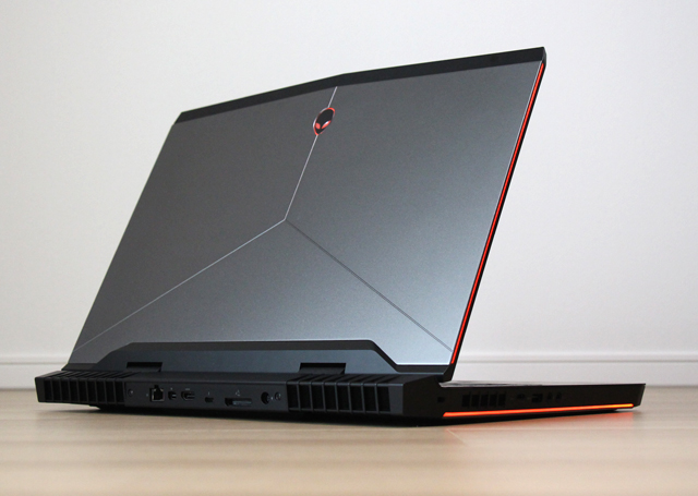 Dell ALIENWARE 17（R4）レビュー 第6、7世代のCore i7を搭載する17.3
