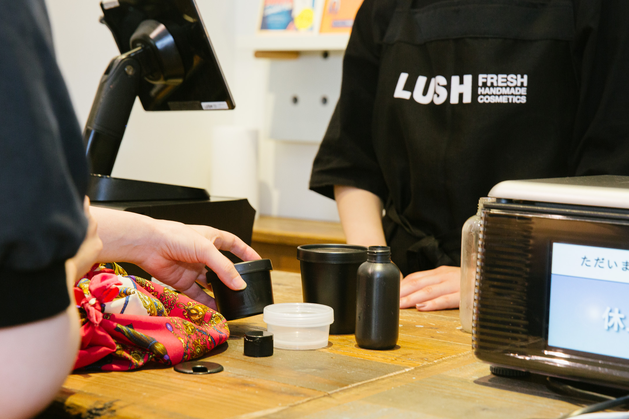 ラッシュの空容器を1つ持っていくと30円値引きに！ リサイクル