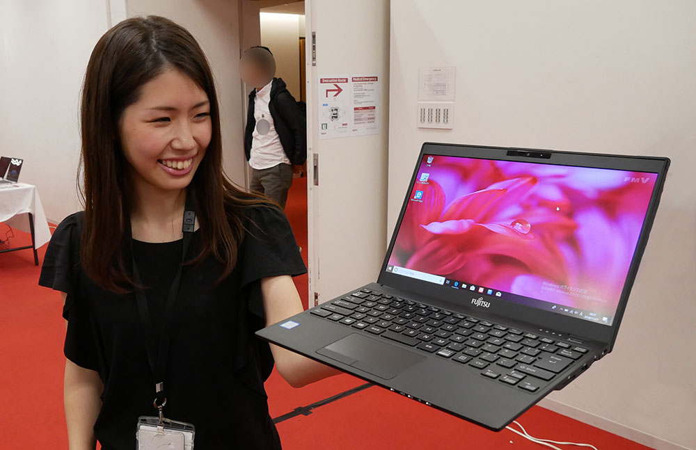 富士通 LIFEBOOK WU2/D2の実機レビュー！超軽い！キーボードが打ち