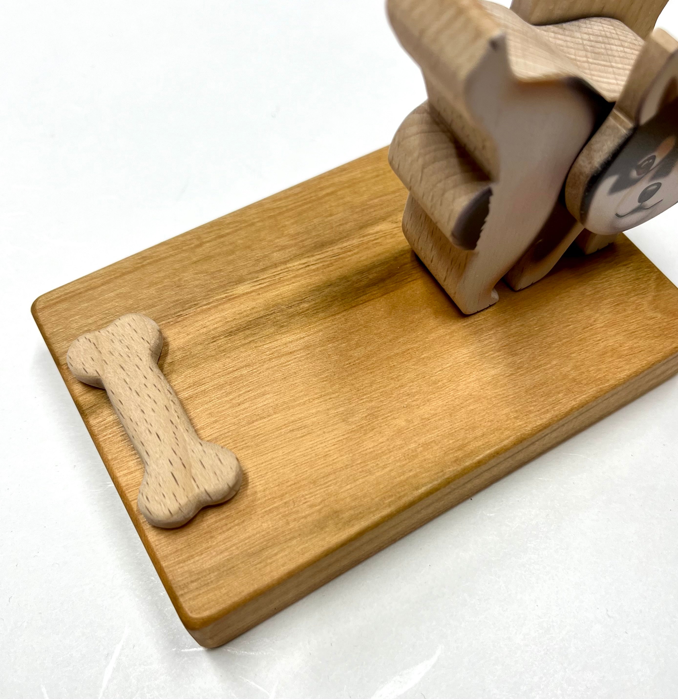 黒柴のスマホスタンド【君は放物線を見たか？】 – 木工房ゆうむ