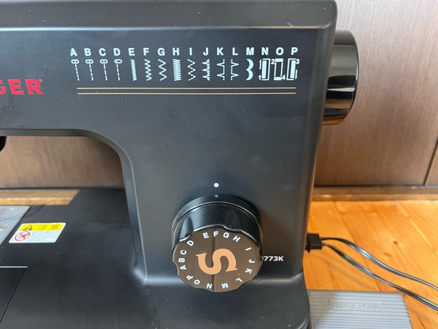 ジーンズが縫えるミシン」SINGER-SN773Kレビュー。ミシンの選び方も解説。