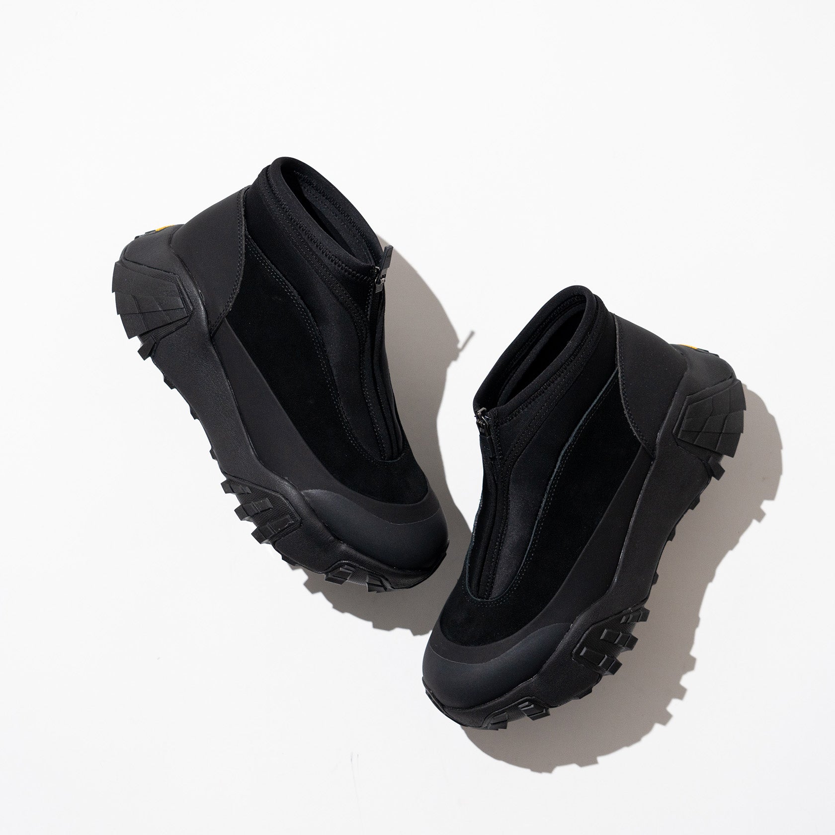 pg CAVE BLACK – YUEN