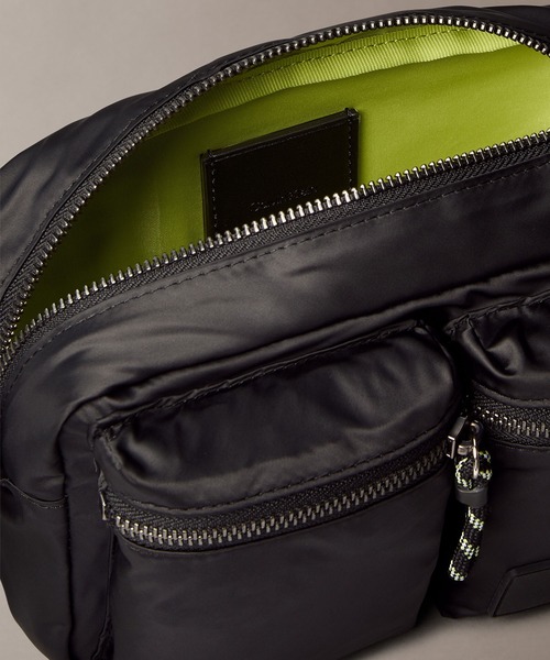 Calvin Klein（カルバン・クライン） ショルダーバッグ ユーティリティ