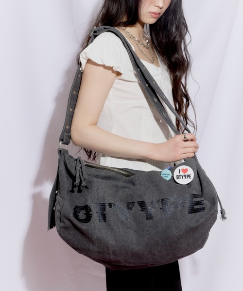 DTYYPE（ドタイプ） ショルダーバッグ バッグ ロゴ入りヴィンテージ風