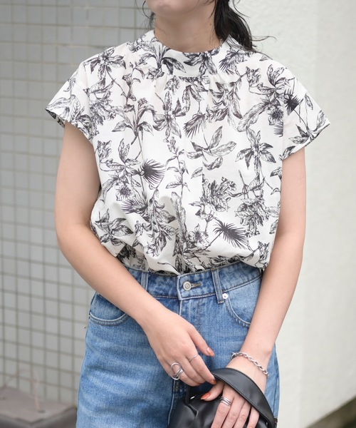 ＆HALF ブラウス シャツ マルチ柄フレンチスリーブブラウス（花柄