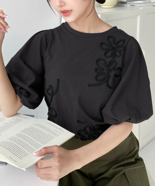 moment+ tシャツ ニュアンスフラワーコード刺繍ボリュームスリーブ半袖