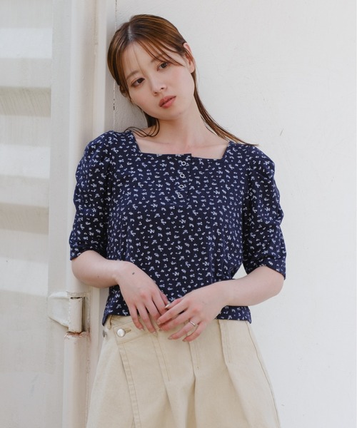 Kastane（カスタネ） tシャツ 小花柄ヘンリースクエアプルオーバー