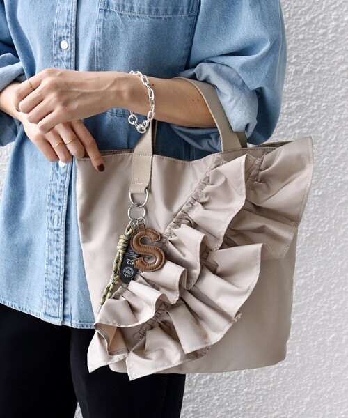 SHIPS（シップス） トートバッグ 「WEB限定」チャーム 付き フリル