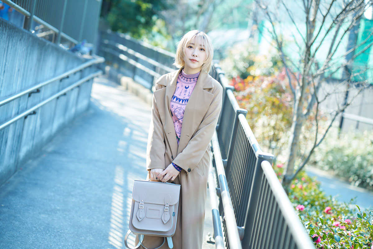 2つ目のザッチェルズは、ベージュのシティバックパック