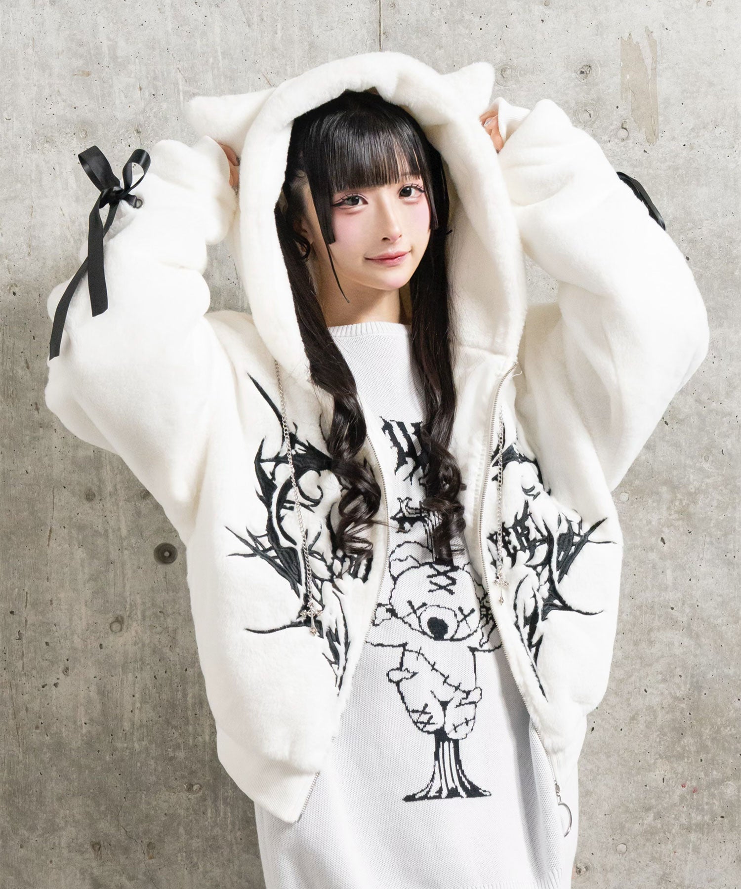 ネコ耳ハートロゴ刺繍ZIPショートファーコート– A AM STUDIO