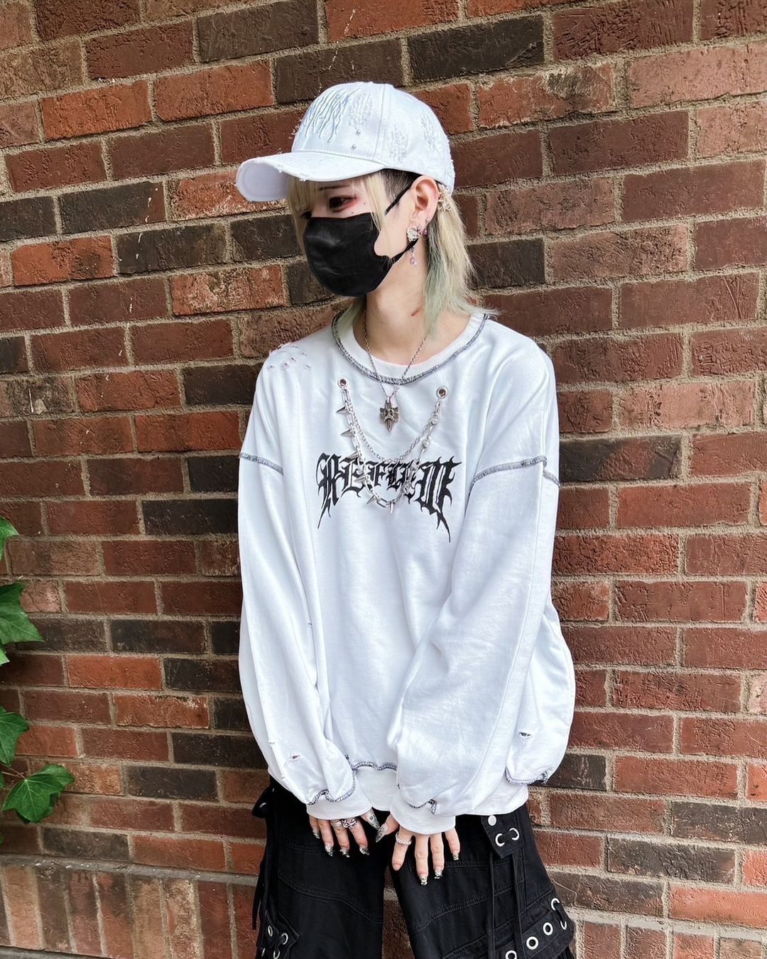 REFLEM【レフレム】チェーン付きクロックブリントスウェットトレーナー