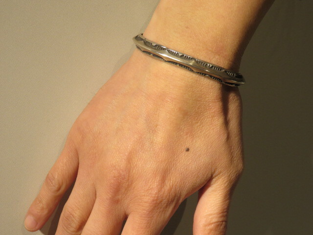 □インディアンジュエリー□NAVAJO族（ナバホ族）NORA□トライアングル