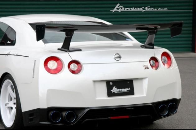 R35 GT-R KansaiSERVICE カーボンリアウイング / 品揃え多数のエアロ