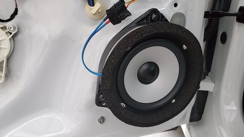 ゴルフ7でのボンヤリ音対策、音質向上スピーカー交換 | 見た目を変えず