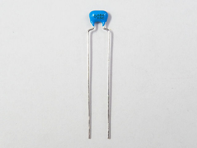 積層セラミックコンデンサー 0.68μF50V X7R 5mm: 受動部品 秋月電子