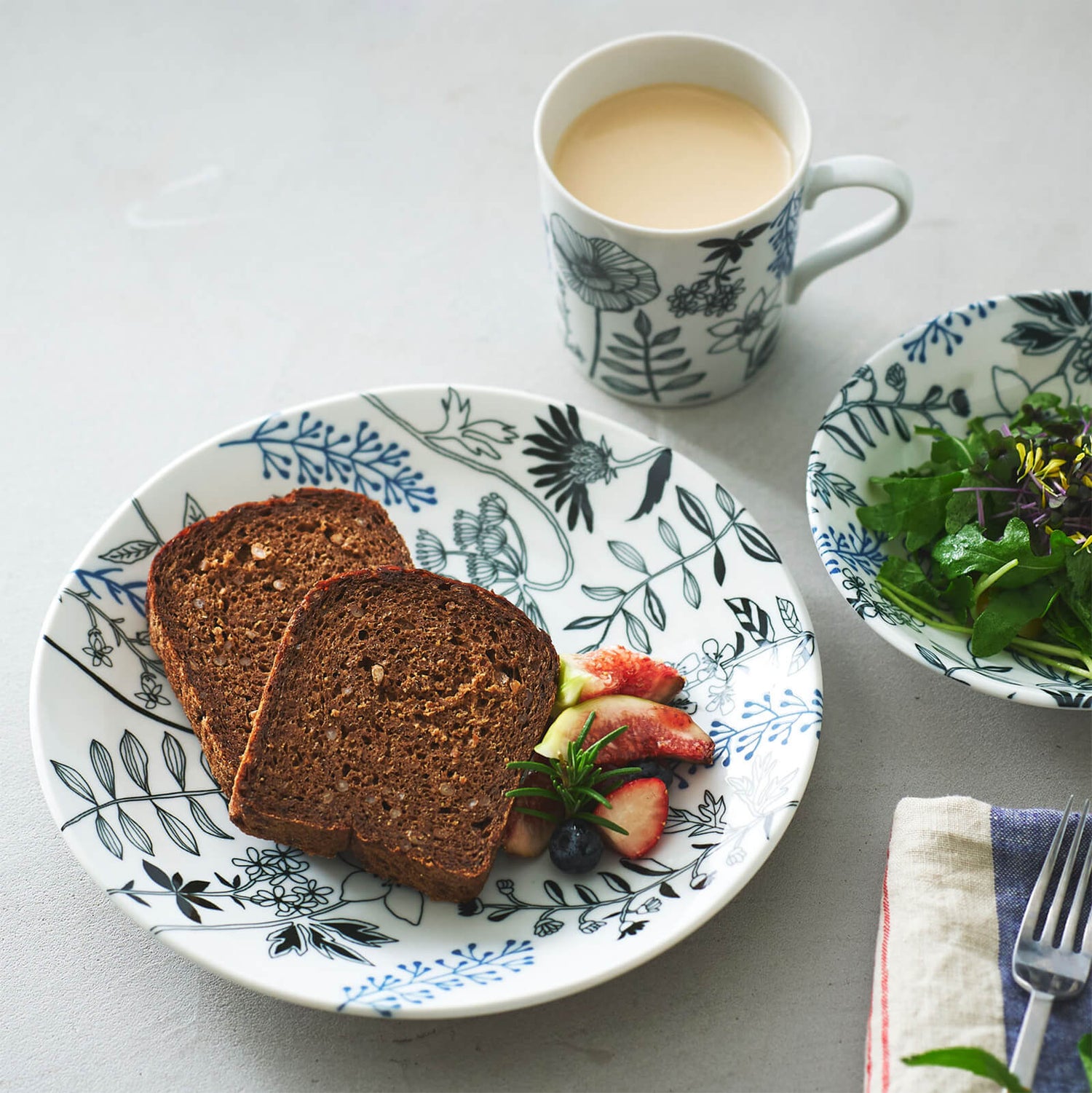 フラワーパターン プレートL 23cm | aito製作所 | 美濃焼・瀬戸焼を