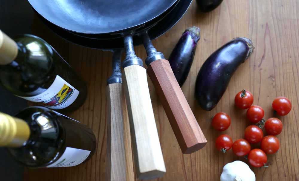 あなたに合わせて作れる、鉄フライパン | 板厚や深さも選んであなたが