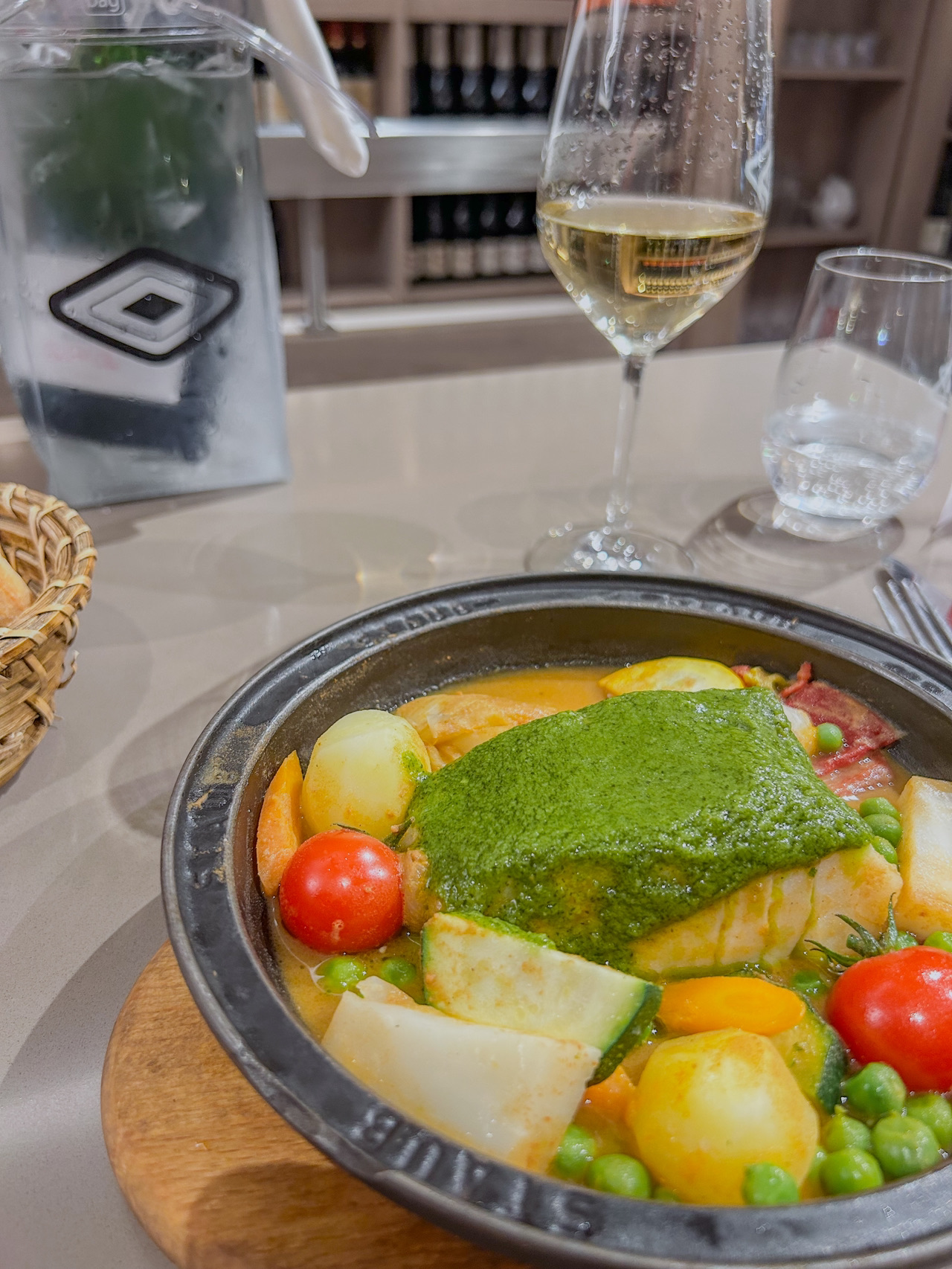 パリ7区】絶品ビストロLes Cocottes | Trip.com パリ