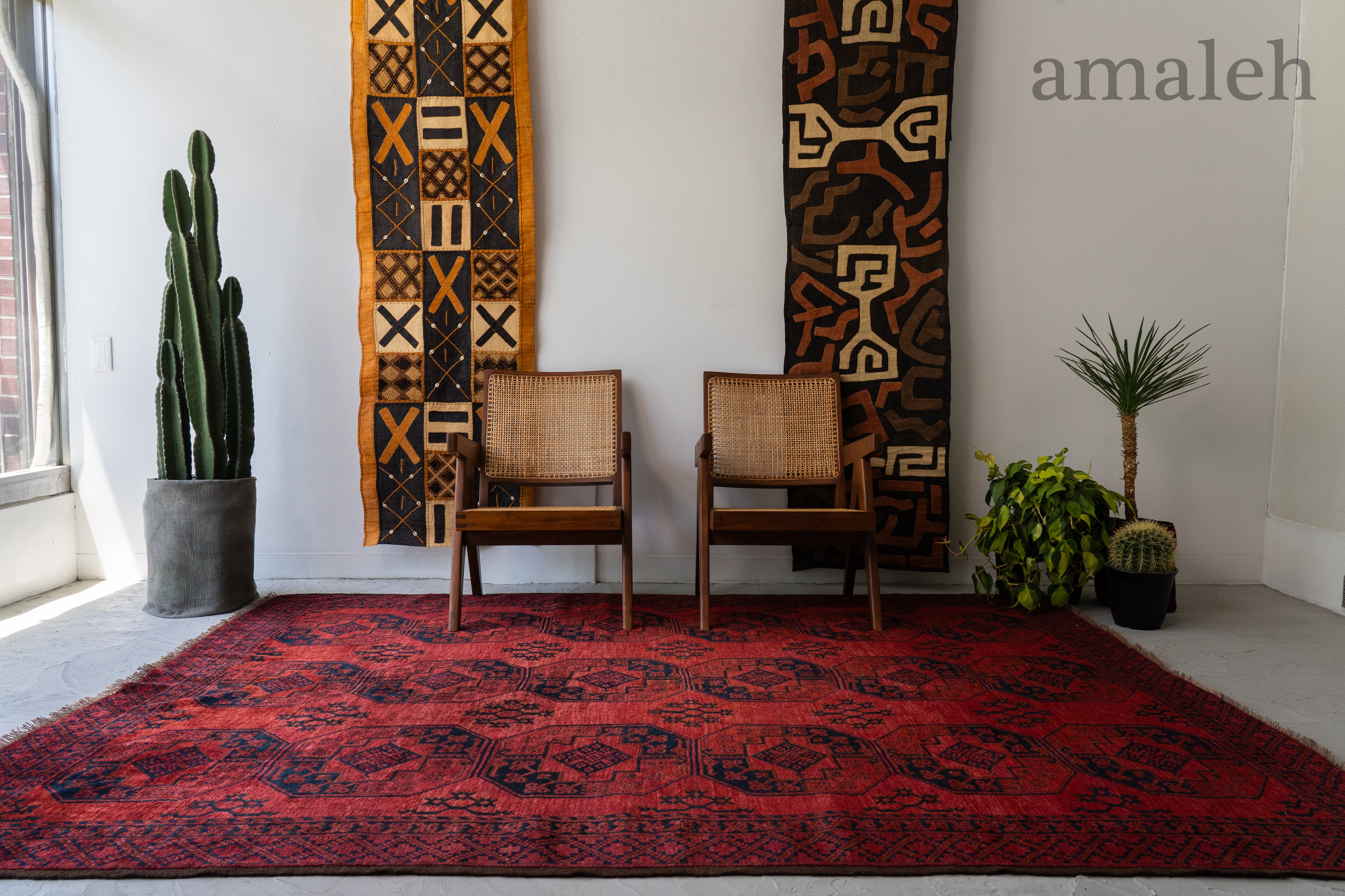 EXTRA LARGE SIZEのヴィンテージラグ・トライバルラグ・手織りの絨毯