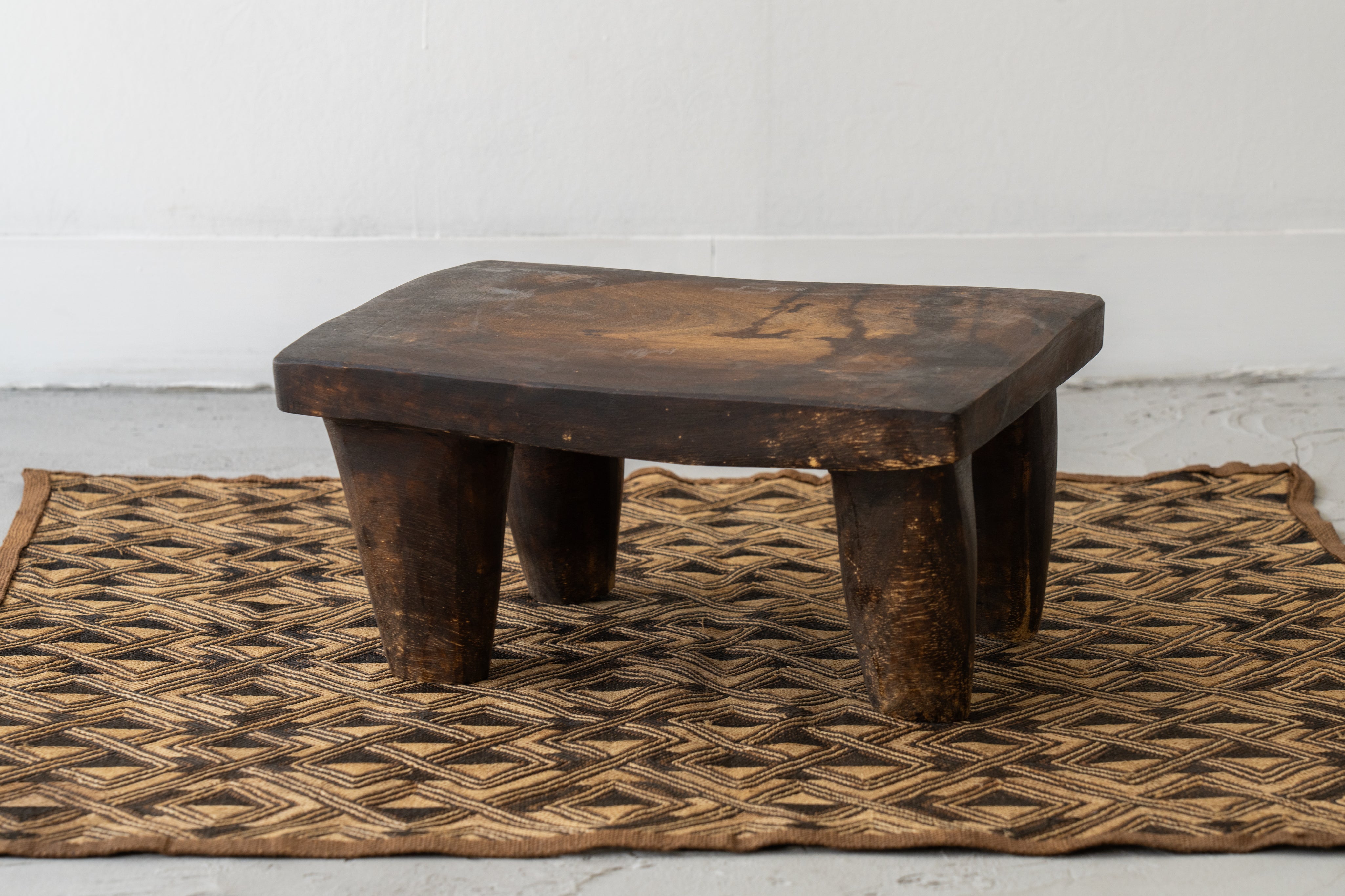 アフリカ産 セヌフォスツール】アフリカスツール-ヴィンテージラグ専門