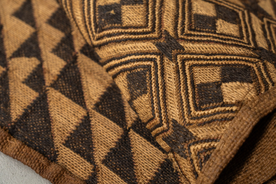 クバ王国伝統のクバクロス-KUBA TEXTILES】クバ布-草ビロード