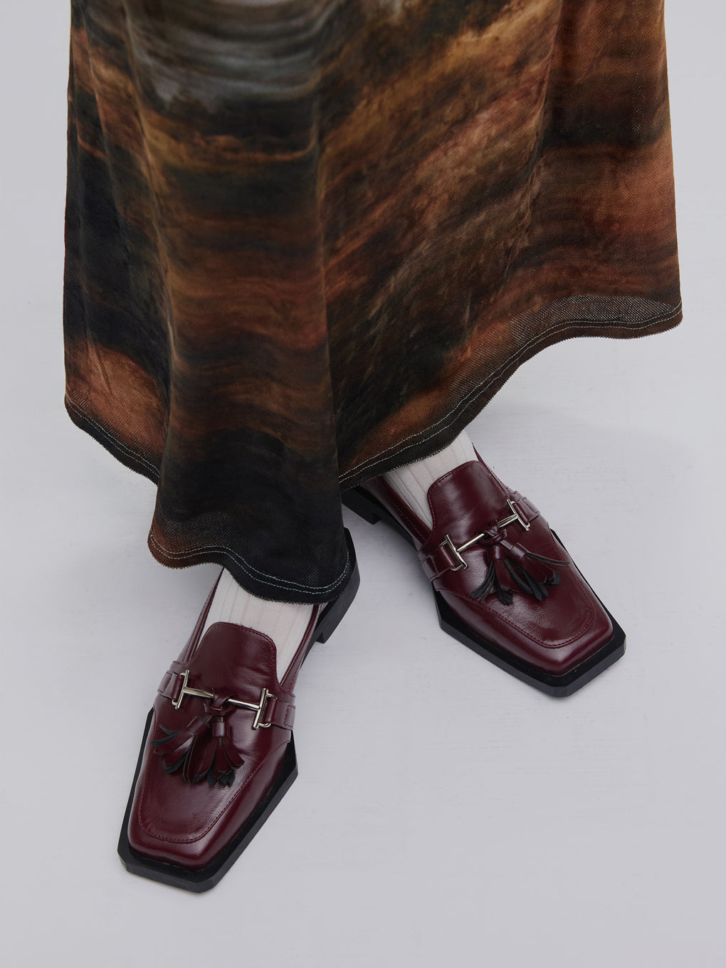 UND ANGULAR SOLE TASSEL LOAFER