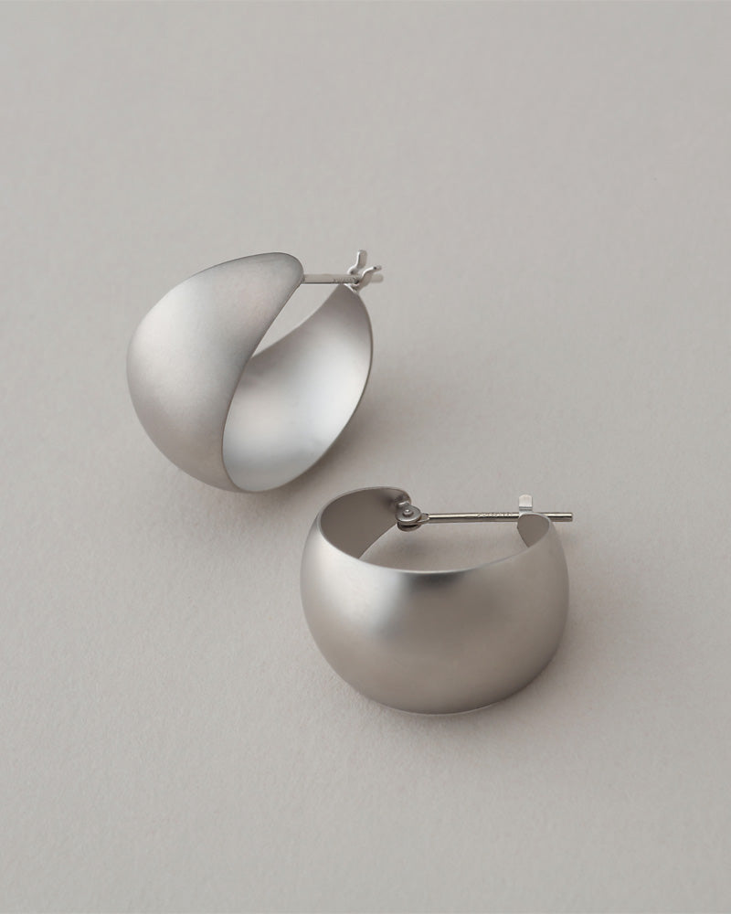 山〉 シルバー 霧 フープピアス – ANAPNOE