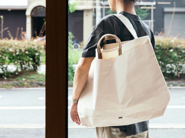 This is a(n)とのコラボレーションによるBase Tote | Anchor Bridge