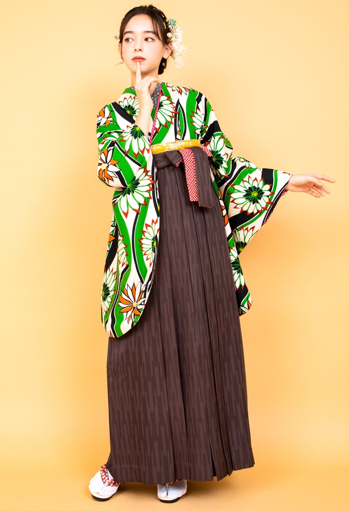 着物】緑よろけに菊+【袴】茶kansai矢絣｜卒業式袴宅配ネットレンタルange