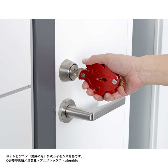 鬼滅の刃」煉獄さんの日輪刀の鍔がキーケースに！ 複数の鍵が収納