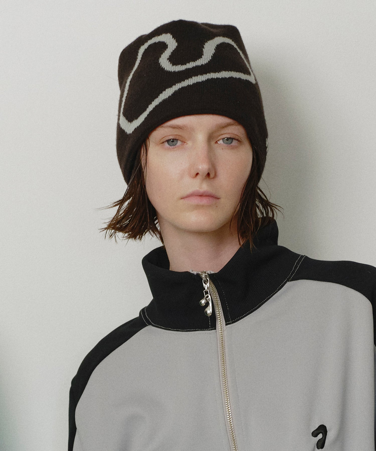 J LOGO KNIT CAP – ANLIO（アンリオ）