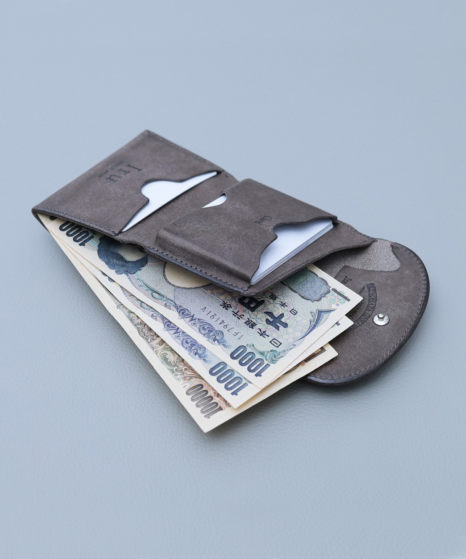 Iru×IKENOHATA GINKAWATEN】MARGOT LEATHER COMPACT WALLET – ANLIO