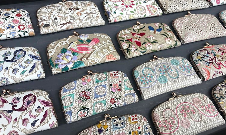 antina×文庫屋大関 / 天溝がま口 花菱を贈るなら、多彩で高品質な