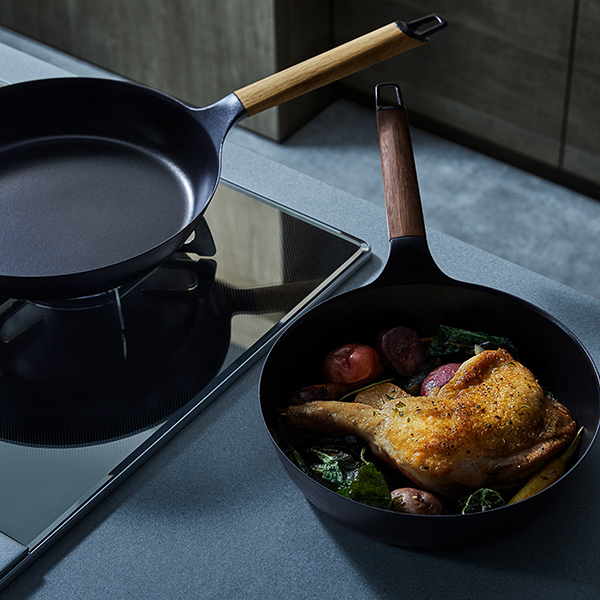 バーミキュラ / フライパン 26cm ウォールナット / 専用フタ付きを贈る