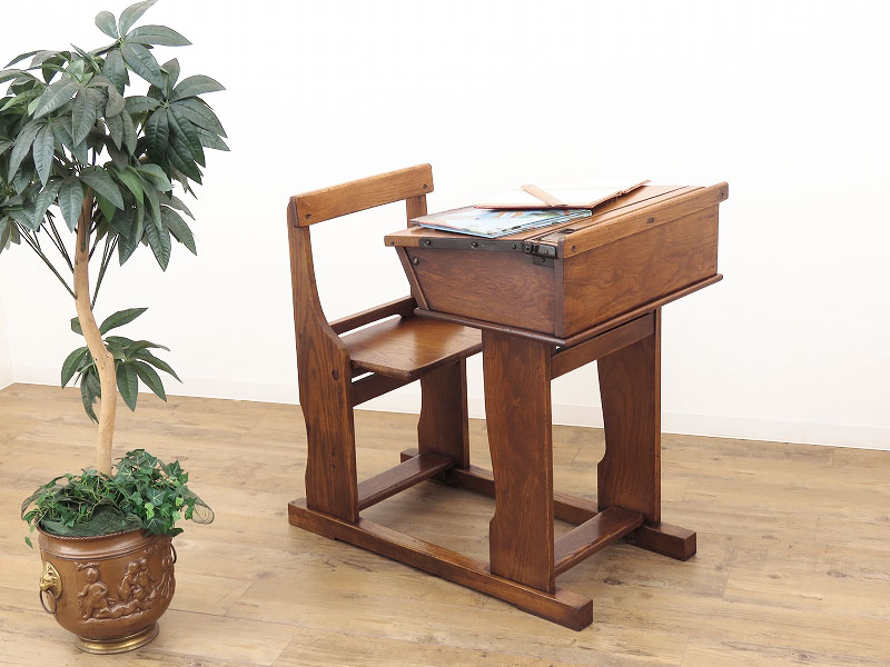 イギリスの学校で使われていた古いスクールデスク（11月05日