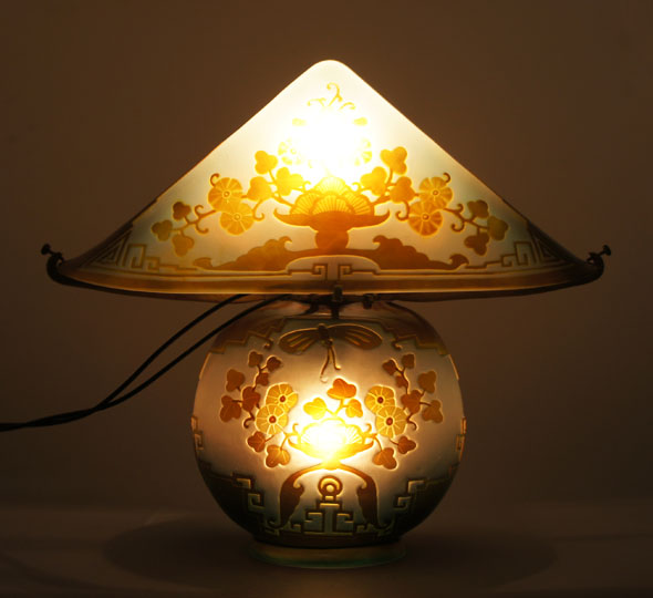 エミール・ガレ「シノワズリ 花蝶文 ランプ」《アンティックかとう》