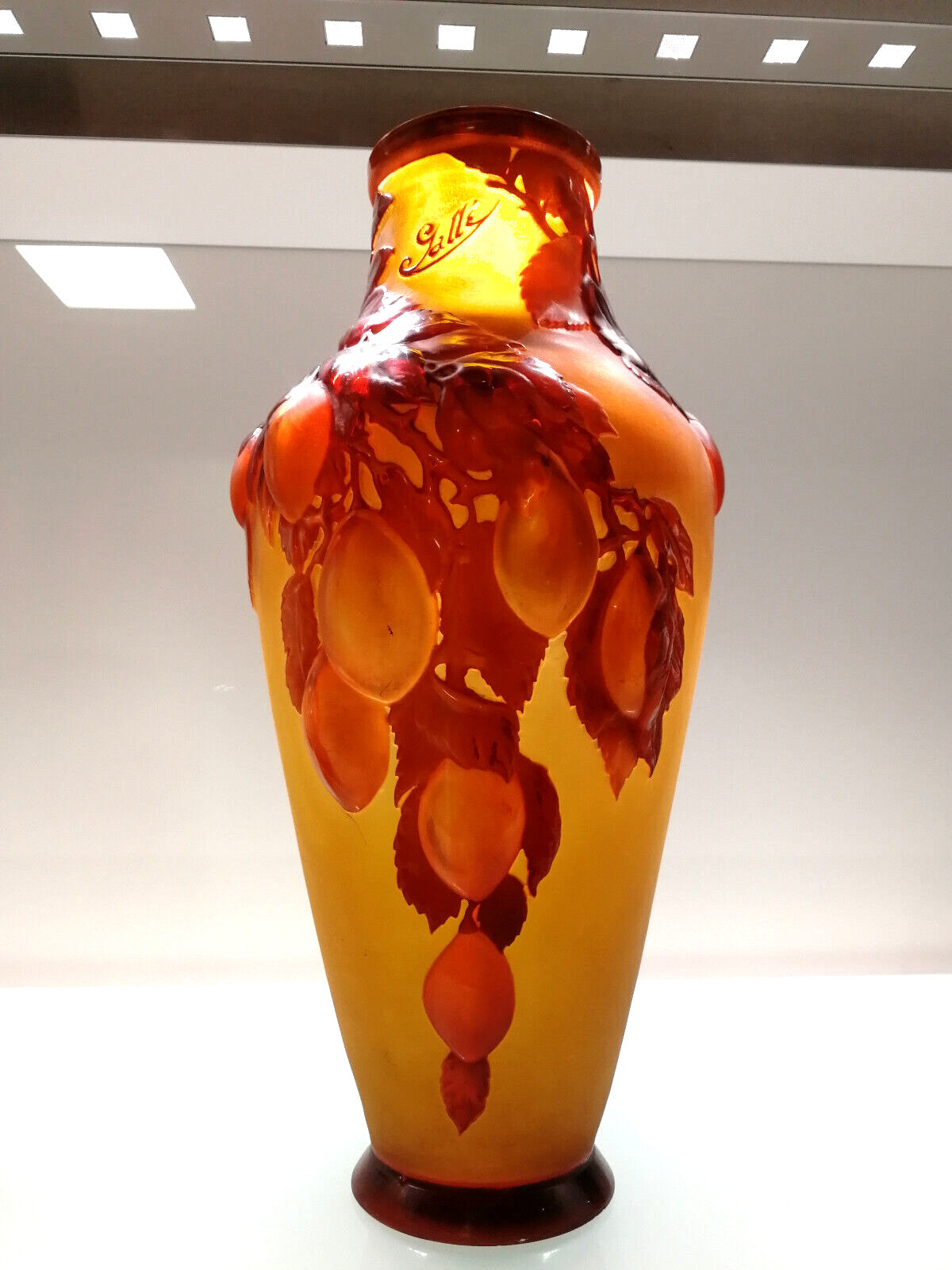 エミールガレ スフレ技法を使ったプラム文花瓶 – アンティークテーブル