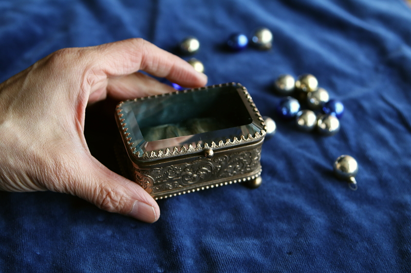 ガラスの蓋のジュエリーボックス フランス アンティークストリュフ