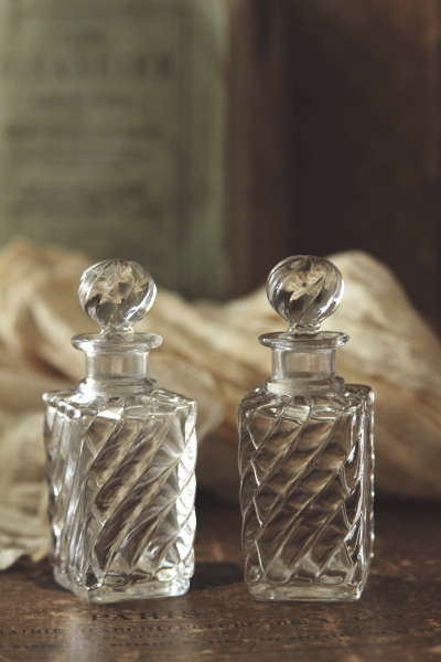 アンティークプレスガラスパフュームボトル 化粧水 フランス