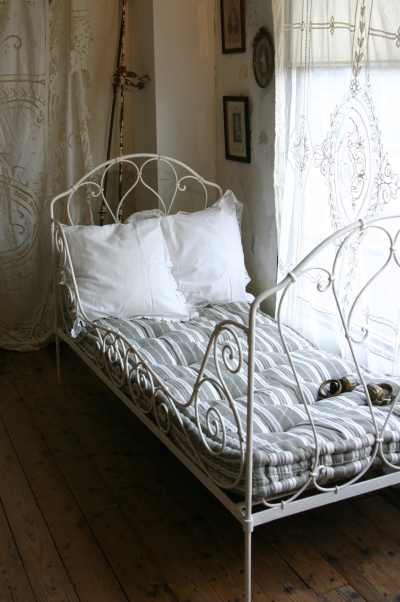 アンティークアイアンベッド フランス 【Antiques Truffle 京都 鹿ケ谷】