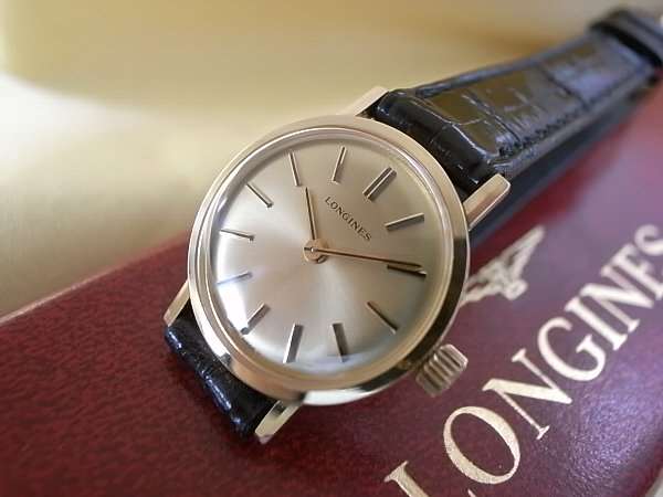 ロンジン 精度完璧 ゴールド×真円ラウンドで金運アップのシンプル手