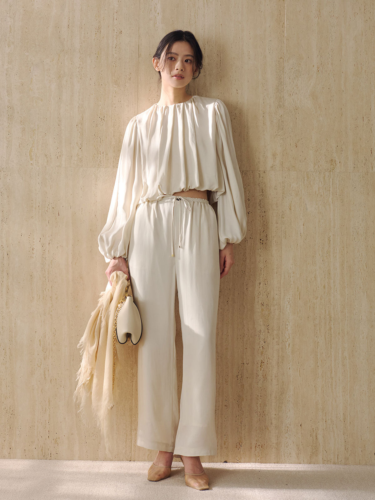 ánuans 公式サイト｜Tops