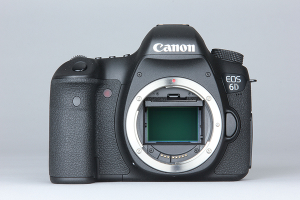 ASCII.jp：全部入りのフルサイズ一眼レフ「EOS 6D」を最速フォトレポ