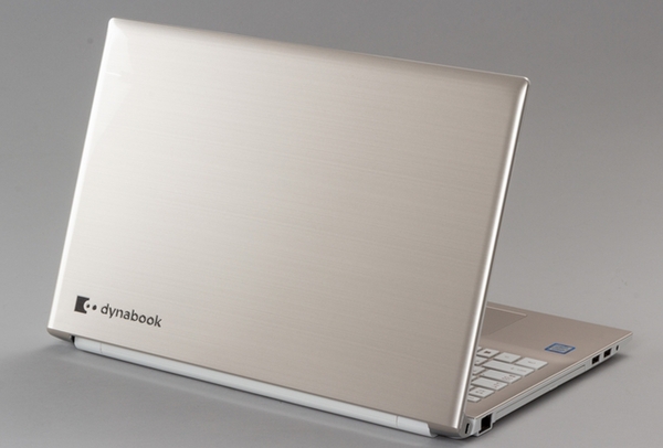 ASCII.jp：利便性高い15.6型ノートPC、美しいボディーと上質な音＆映像