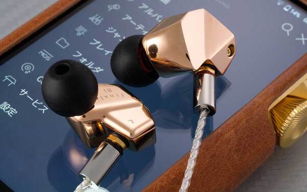 ASCII.jp：歌声がよく聴こえる、finalの新機軸イヤホン「B1」を聴く (1/4)